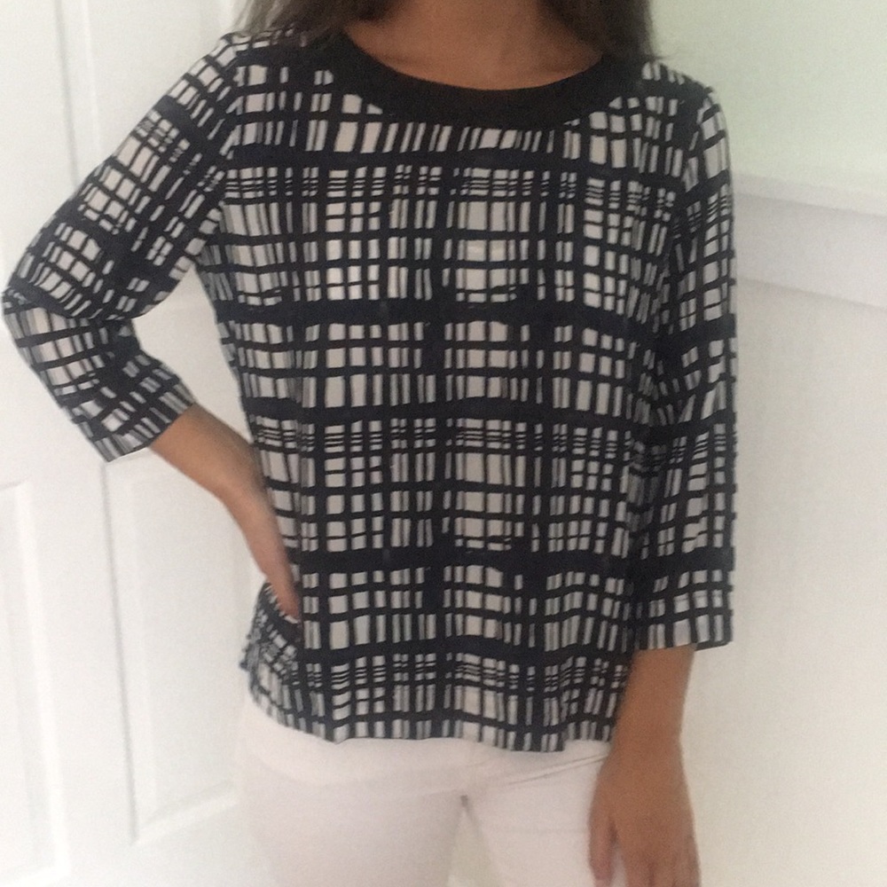 Quarter sleeve top